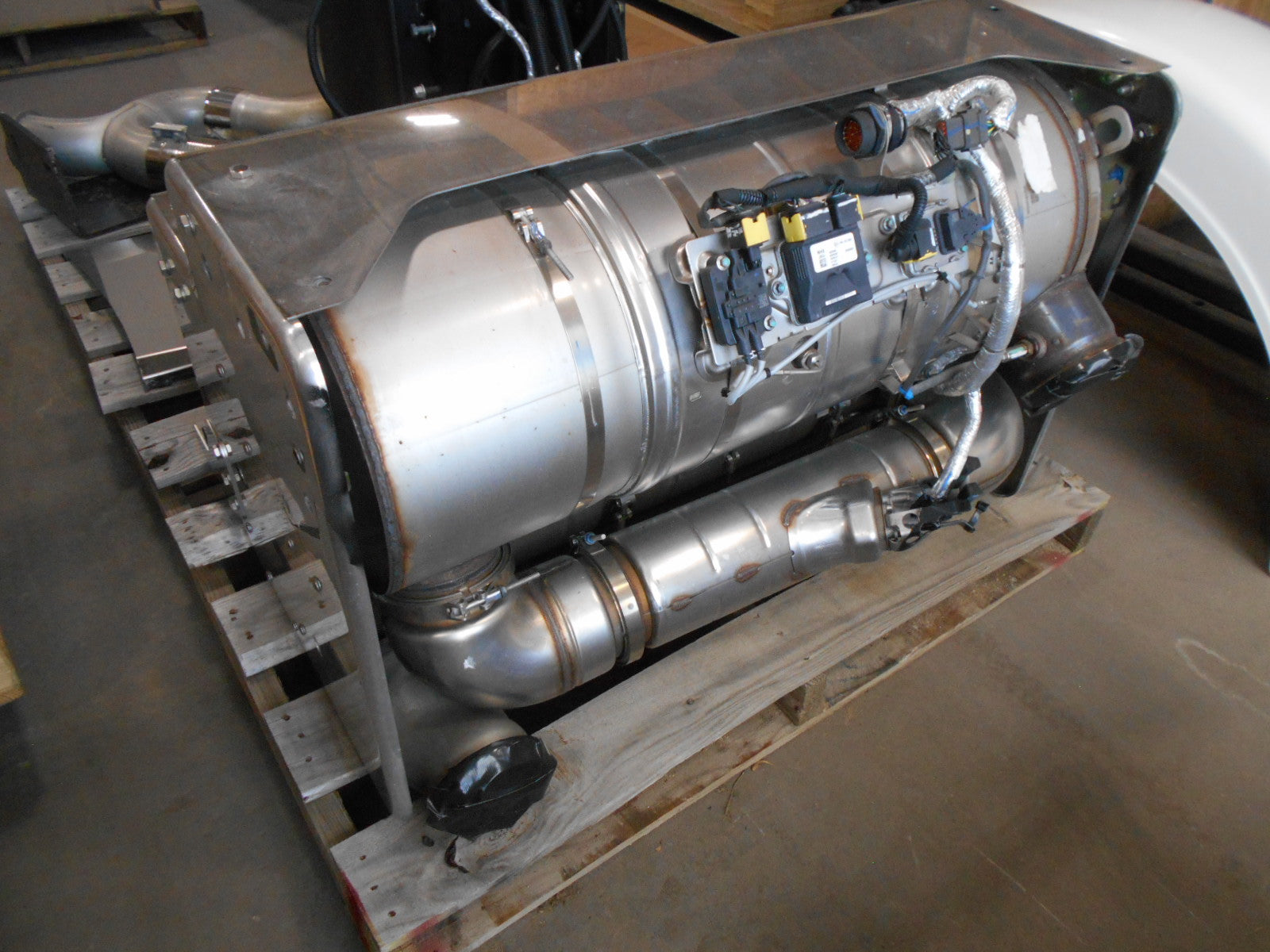 DPF/SCR BOX - M10-6093-06120401 – Peterbilt of Sioux Falls New and