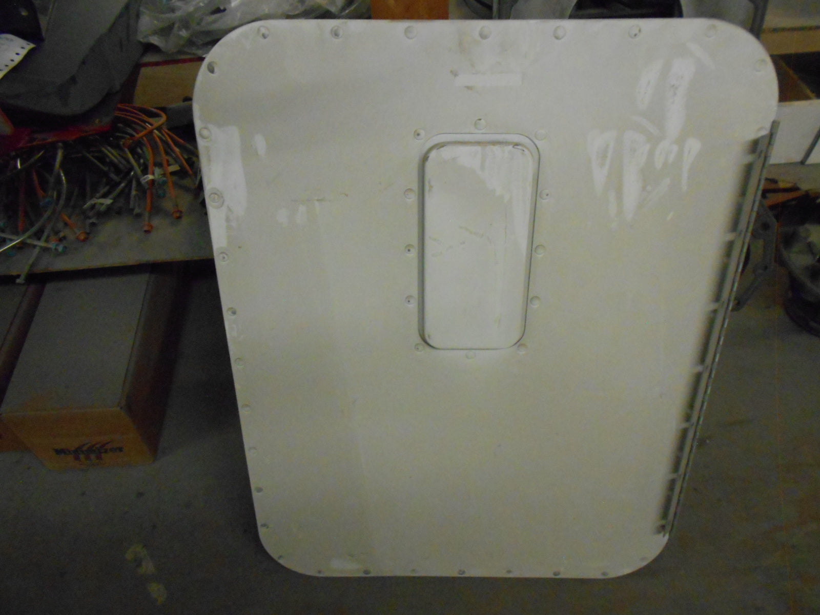 KENWORTH SLEEPER DOOR - T25-1003-004R