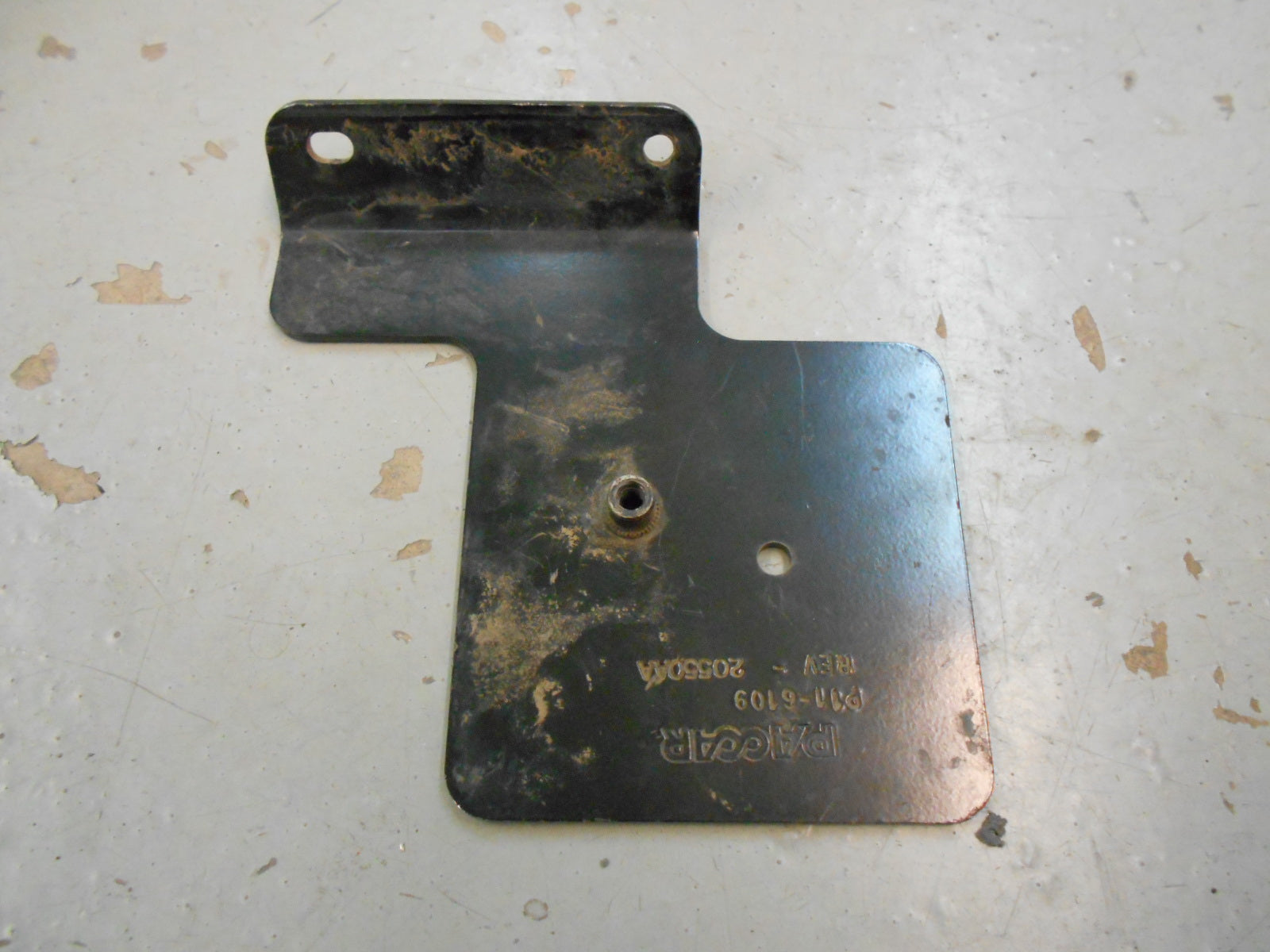 POWER DISTRIBUTION BRACKET - P11-6109