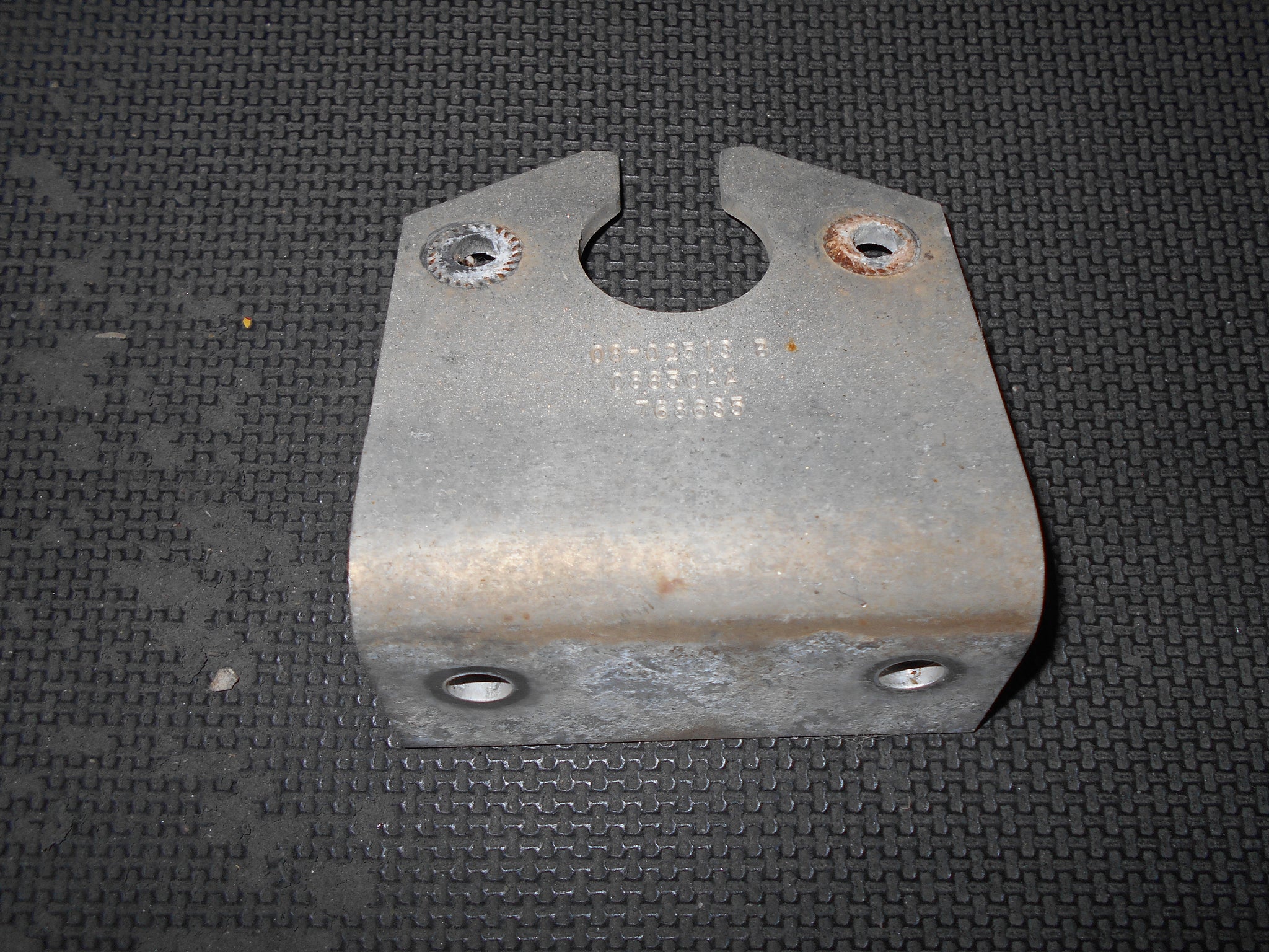 TRAILER RECEPTACLE BRACKET - 08-02513