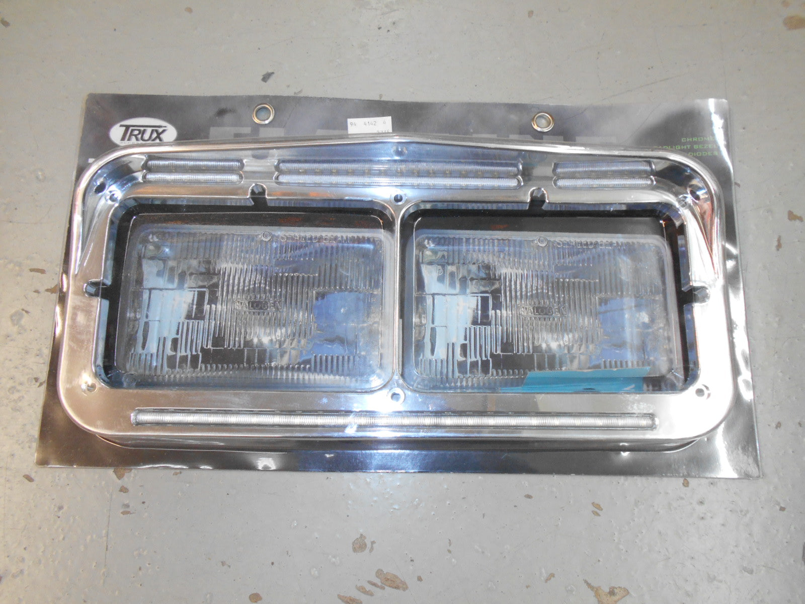 DUAL SQUARE BEZEL