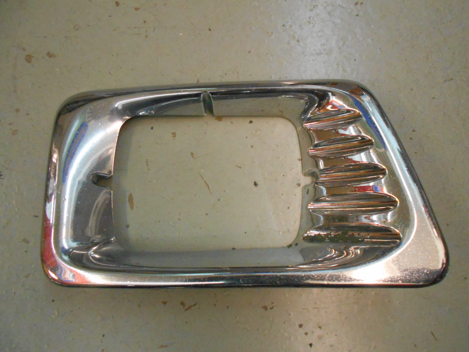 330 HEADLIGHT BEZEL - 16-08422R – Peterbilt of Sioux Falls