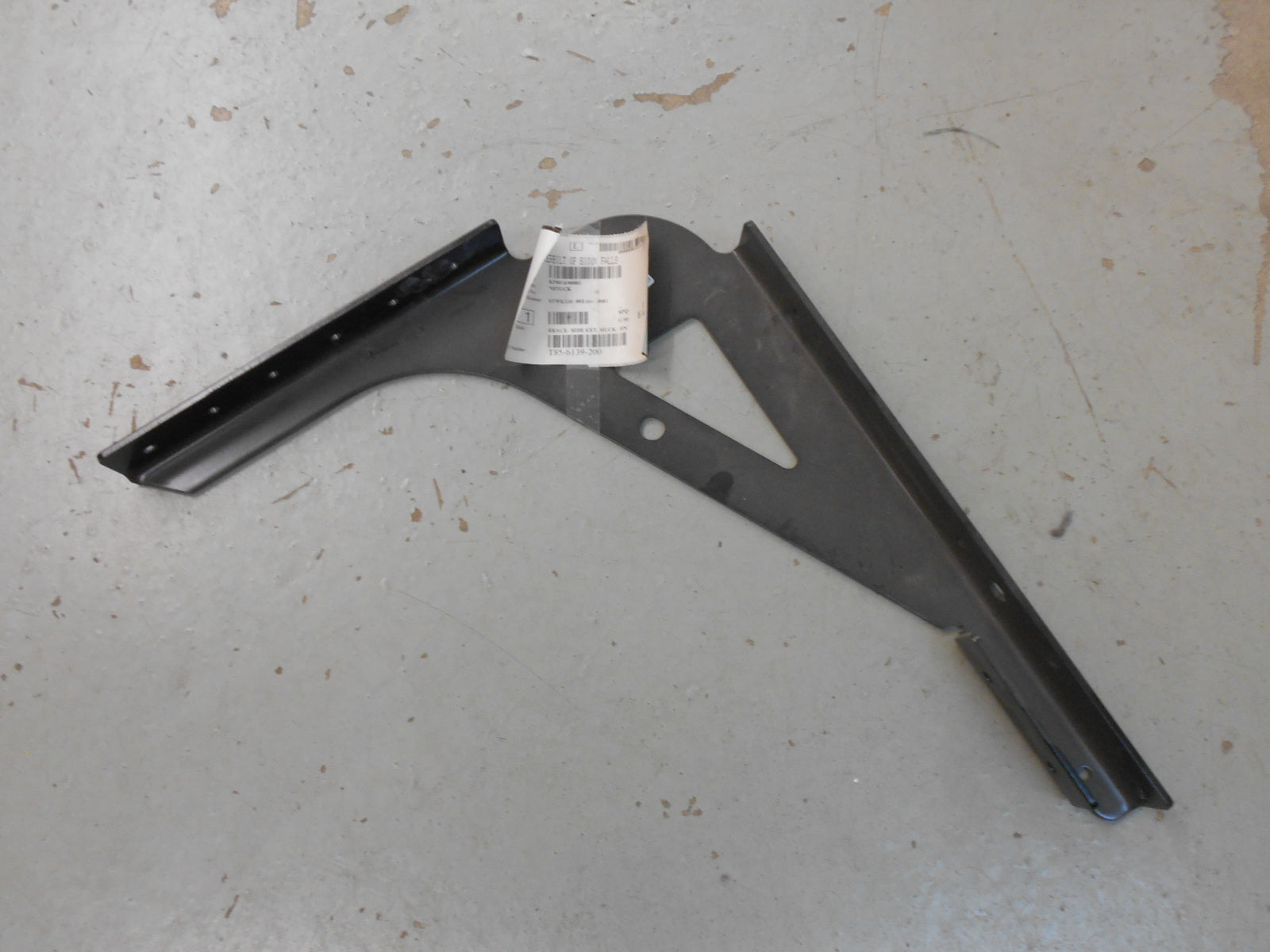 EXTENDER BRACKET - T85-6139-200