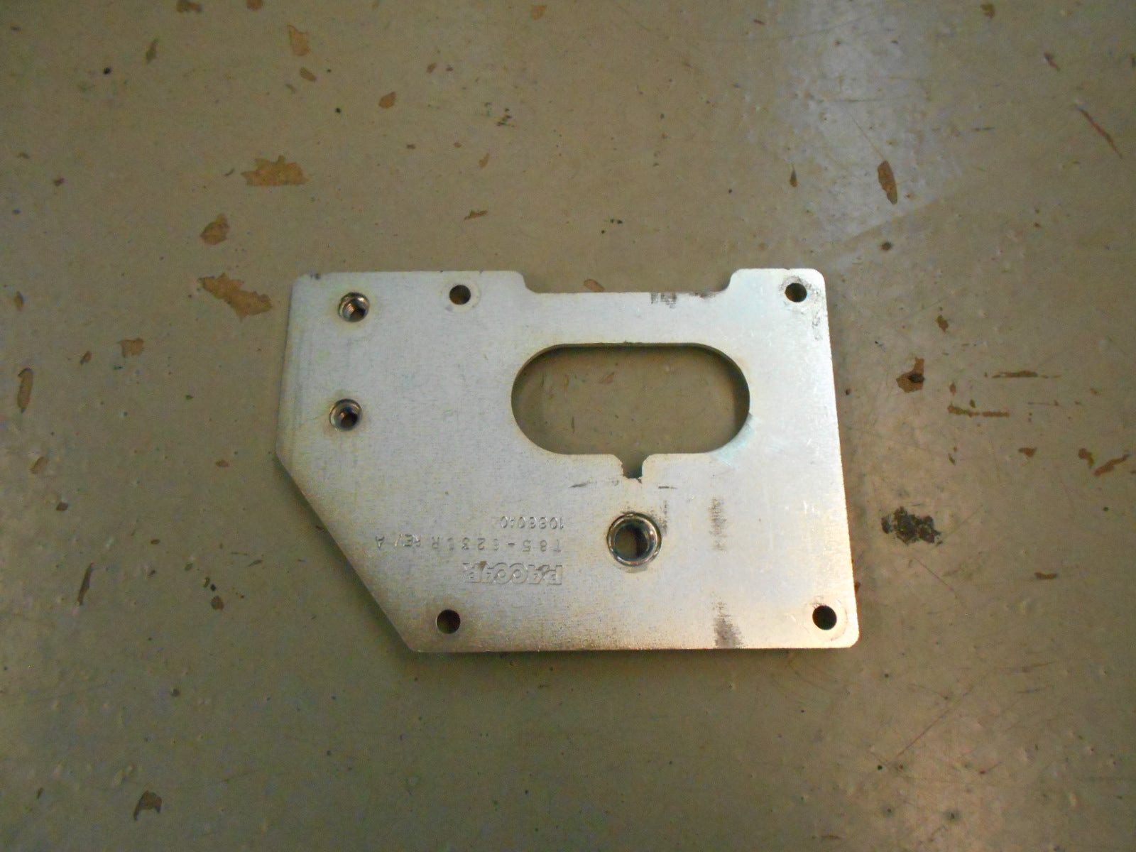 579 REAR SLEEPER WALL BRACE - T85-6230R – Peterbilt of Sioux