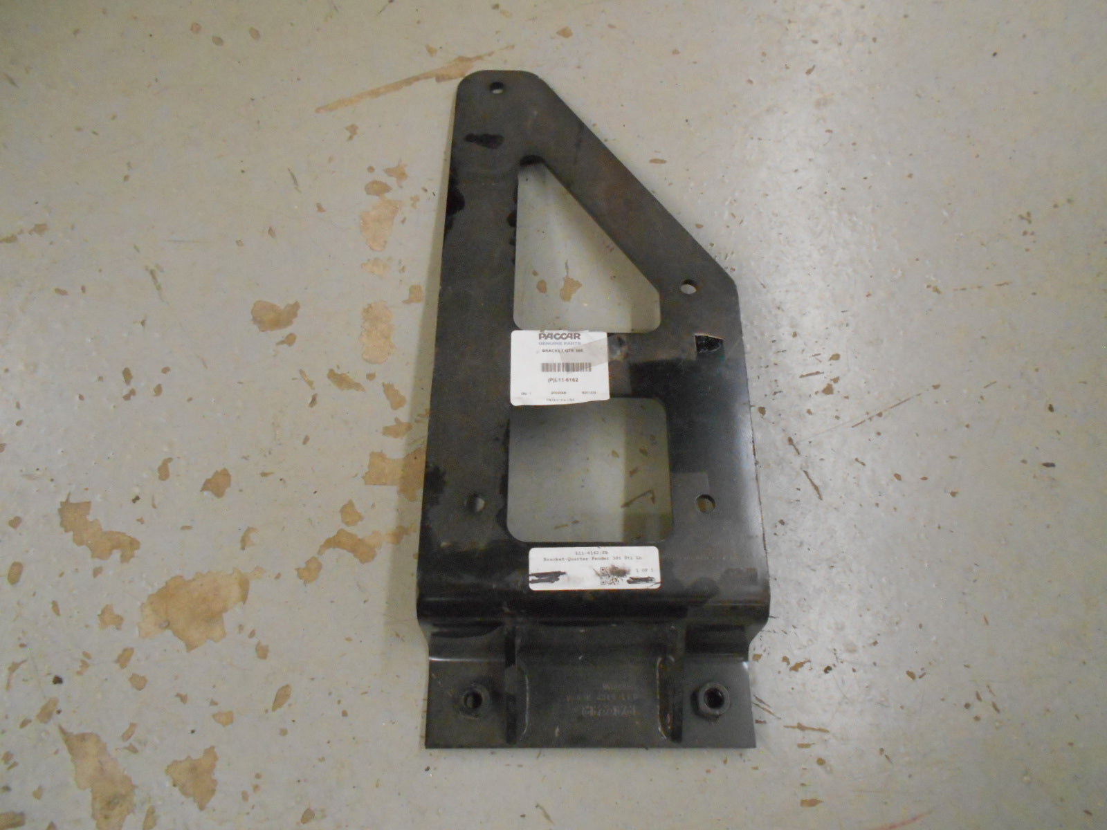 1/4 FENDER BRACKET - L11-6162